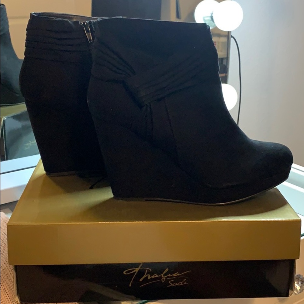 Thalia Sodi boots